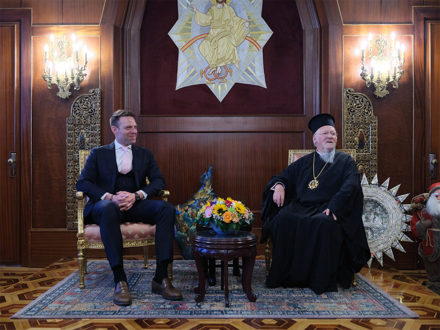 Κασσελάκης και Ανδρουλάκης: Με απόσταση στη Θεία Λειτουργία και στον καθαγιασμό των υδάτων στο Φανάρι - Δείτε βίντεο