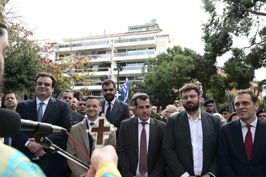 Μαρινάκης και Πιερρακάκης στο Κολωνάκι για καφέ μετά την δοξολογία στον Άγιο Διονύσιο