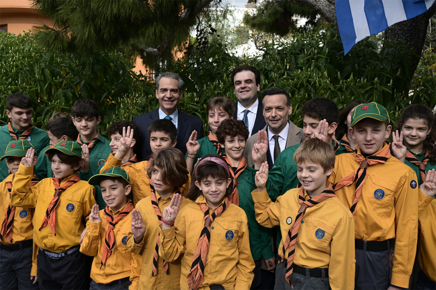 Μαρινάκης και Πιερρακάκης στο Κολωνάκι για καφέ μετά την δοξολογία στον Άγιο Διονύσιο