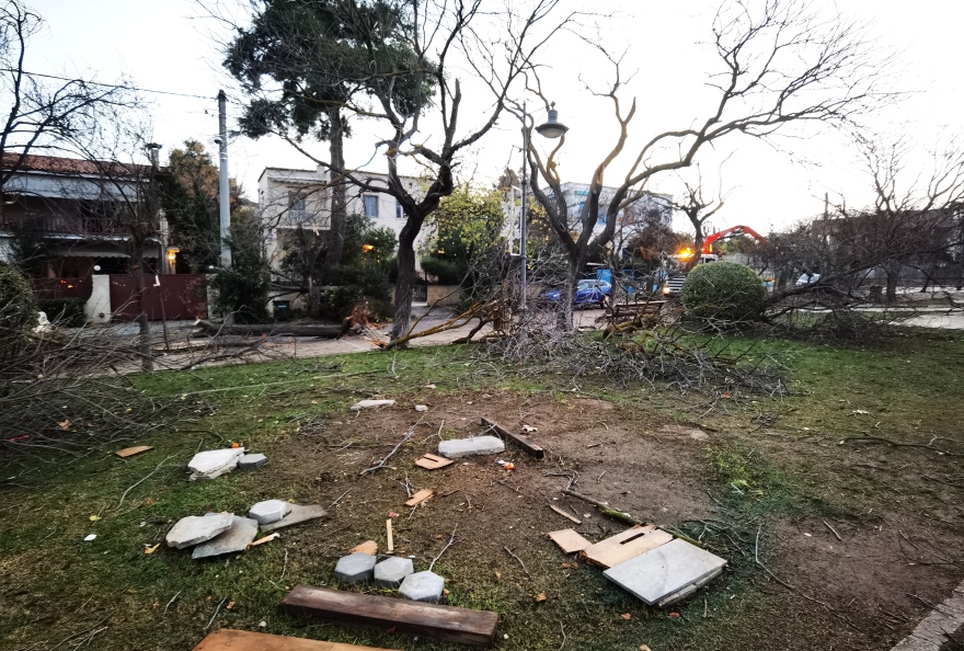 Καιρός: Νέο έκτακτο δελτίο από την ΕΜΥ: Στο κόκκινο 7 περιοχές - Οι θυελλώδεις άνεμοι σάρωσαν Αττική, Θεσσαλονίκη, Ηλεία