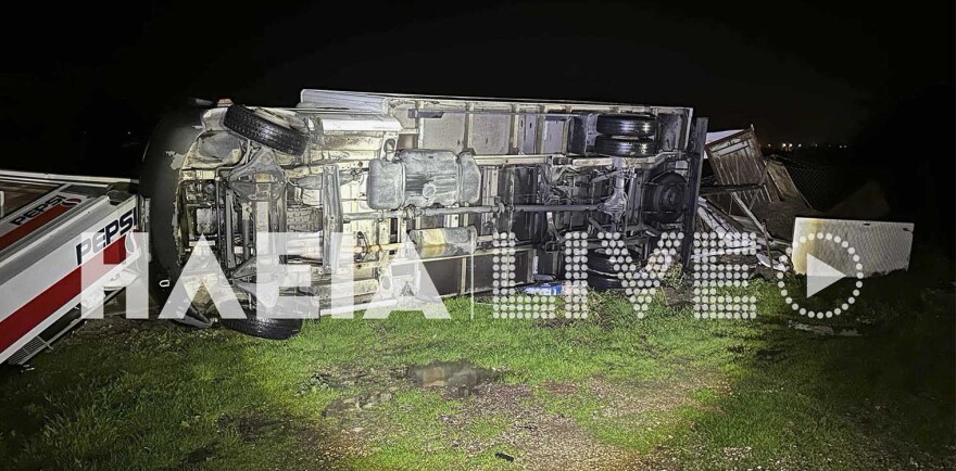 Κακοκαιρία: Ανεμοστρόβιλος αναποδογύρισε φορτηγό στον Πύργο - Ζημιές σε σπίτια και επιχειρήσεις