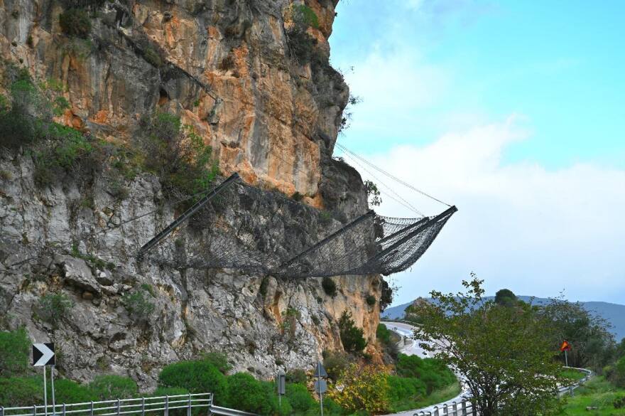 Χαρδαλιάς: Αυτοψία στο κατεστραμμένο επαρχιακό δίκτυο Επιδαύρου - Καλλονής από τον περιφερειάρχη Αττικής (φωτογραφίες)