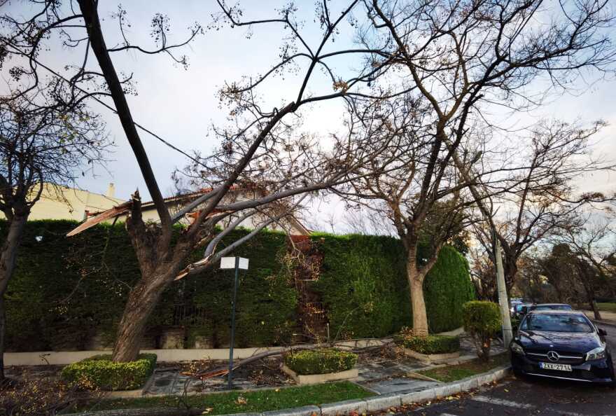 Καιρός: Νέο έκτακτο δελτίο από την ΕΜΥ: Στο κόκκινο 7 περιοχές - Οι θυελλώδεις άνεμοι σάρωσαν Αττική, Θεσσαλονίκη, Ηλεία