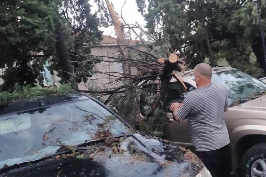 Καιρός: Νέο έκτακτο δελτίο από την ΕΜΥ: Στο κόκκινο 7 περιοχές - Οι θυελλώδεις άνεμοι σάρωσαν Αττική, Θεσσαλονίκη, Ηλεία