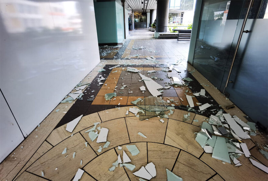 Κεραυνός χτύπησε υποσταθμό του ΔΕΔΔΗΕ στο Ψυχικό - Ζημιές σε καταστήματα εμπορικού κέντρου