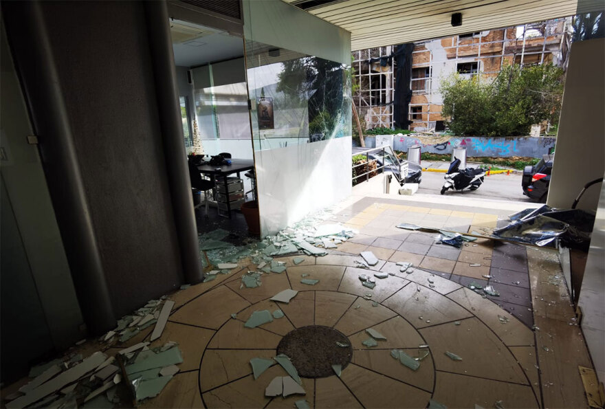 Κεραυνός χτύπησε υποσταθμό του ΔΕΔΔΗΕ στο Ψυχικό - Ζημιές σε καταστήματα εμπορικού κέντρου