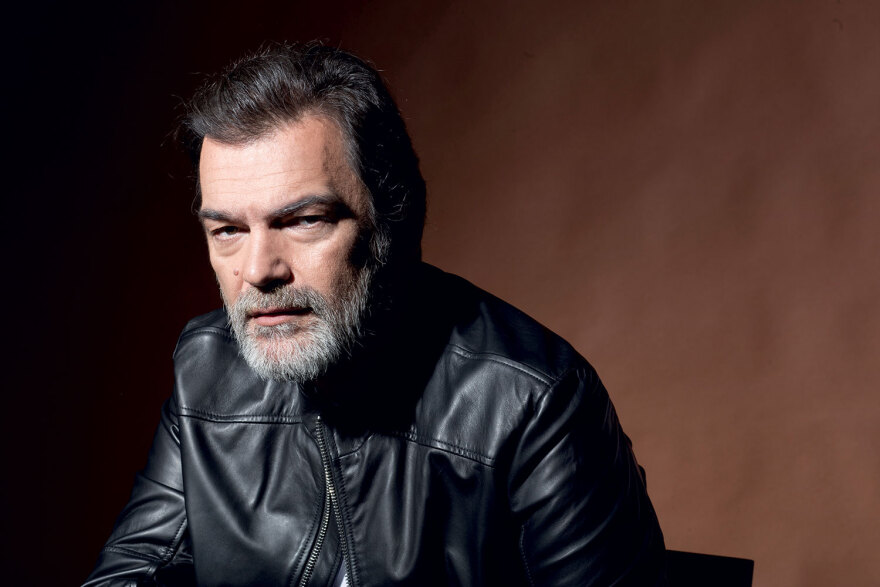 Κωνσταντίνος Καζάκος: «Ζω για μένα, όχι για το θέατρο»