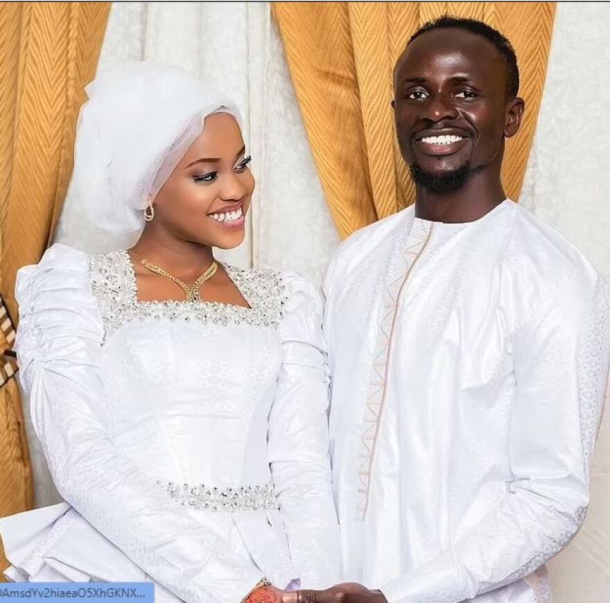 Σαντιό Μανέ: Είχε απορρίψει τη γυναίκα του στα 14 της, αλλά την ερωτεύτηκε στα 16 της - Το είχαμε συμφωνήσει, λέει ο πεθερός του