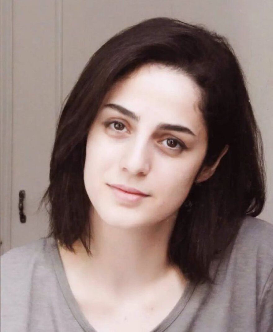 Ιράν: Η ιστορία της Ρόγια Χεσμάτι που μαστιγώθηκε 74 φορές επειδή δε φορούσε χιτζάμπ