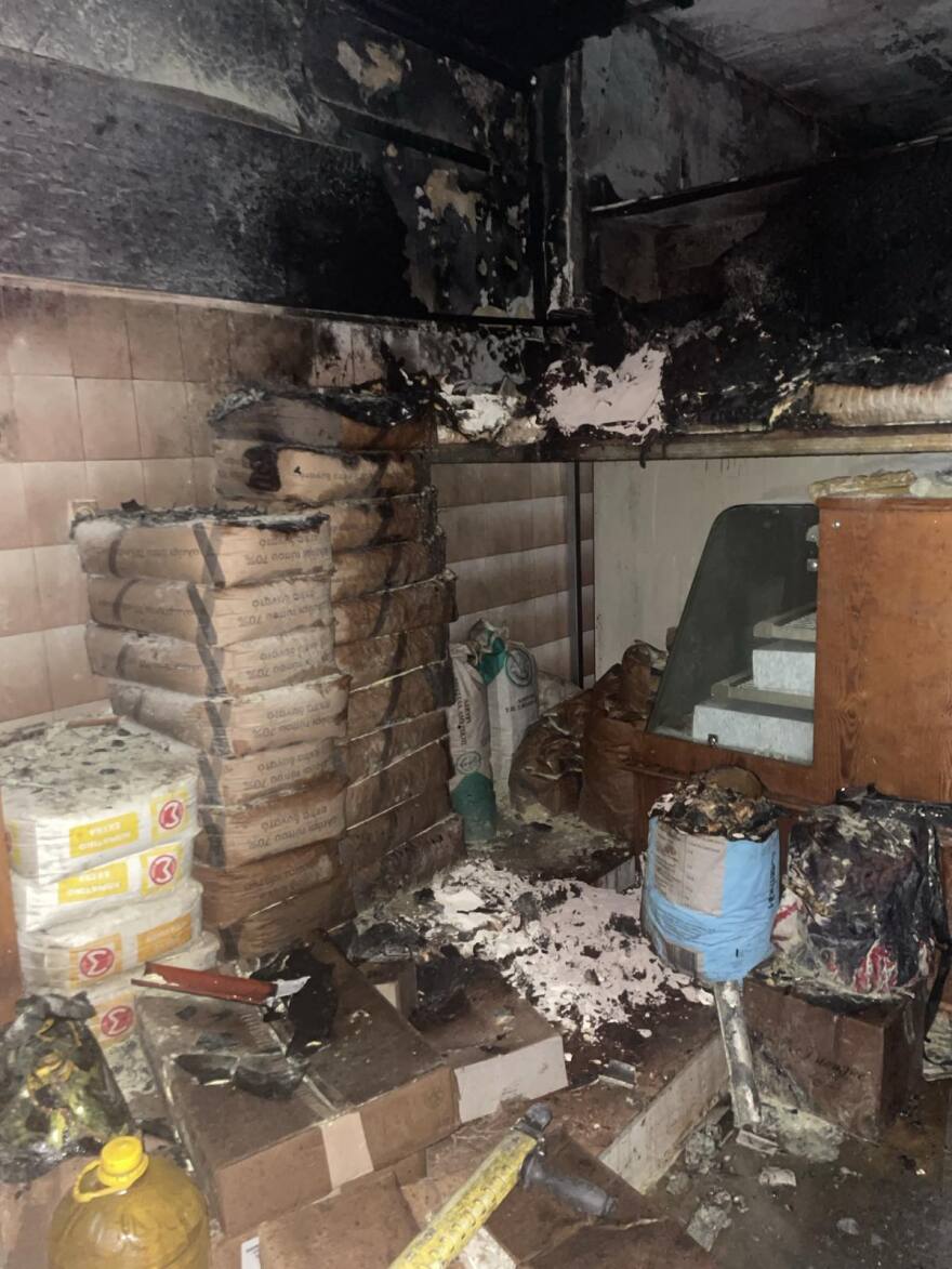 Κρήτη: Φωτιά κατέστρεφε ολοσχερώς ζαχαροπλαστείο στο Τυμπάκι - Δείτε φωτογραφίες