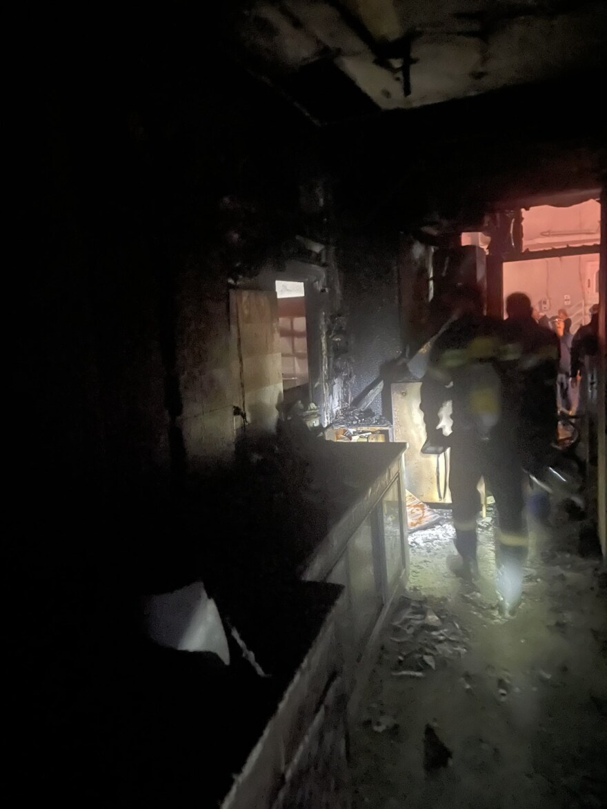 Κρήτη: Φωτιά κατέστρεφε ολοσχερώς ζαχαροπλαστείο στο Τυμπάκι - Δείτε φωτογραφίες