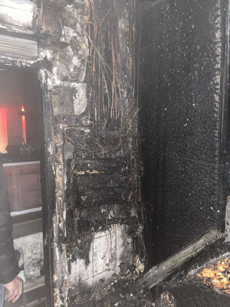 Κρήτη: Φωτιά κατέστρεφε ολοσχερώς ζαχαροπλαστείο στο Τυμπάκι - Δείτε φωτογραφίες