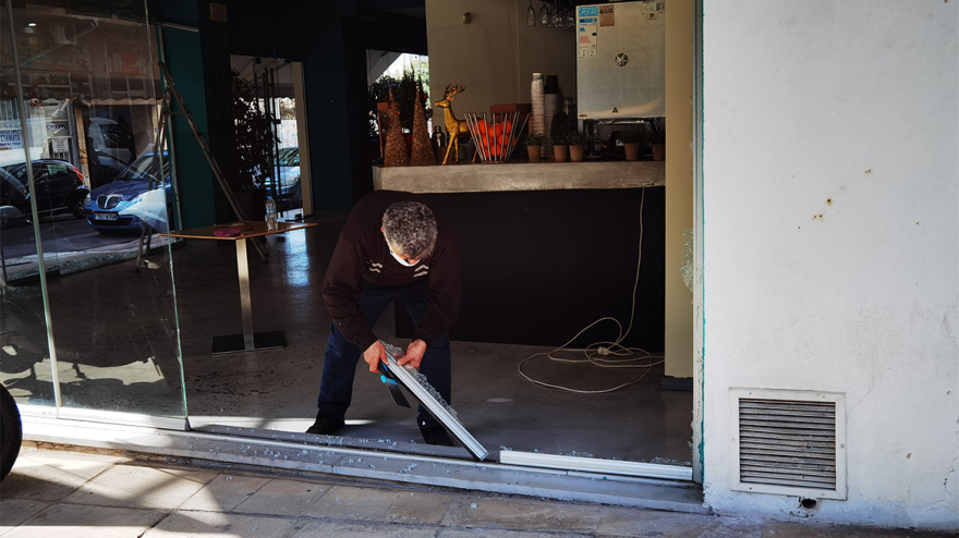 Πυροβολισμοί σε καφετέρια στα Πατήσια - «Πρόκειται για τη δεύτερη επίθεση μέσα σε ένα μήνα», λέει ο ιδιοκτήτης 