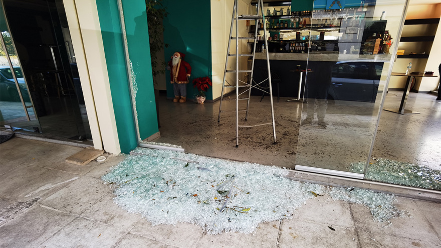 Πυροβολισμοί σε καφετέρια στα Πατήσια - «Πρόκειται για τη δεύτερη επίθεση μέσα σε ένα μήνα», λέει ο ιδιοκτήτης 