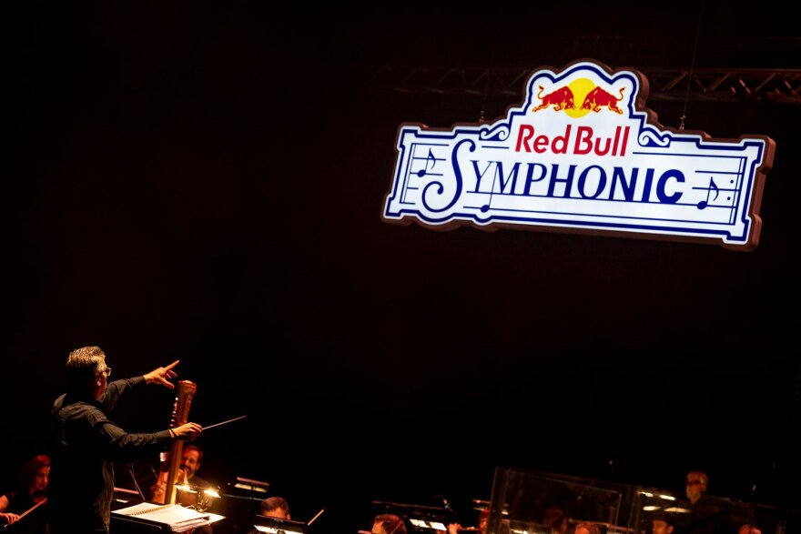 Red Bull Symphonic: Ο 12ος Πίθηκος σε ένα αξέχαστο βράδυ έκανε... γήπεδο το Μέγαρο Μουσικής - Δείτε βίντεο