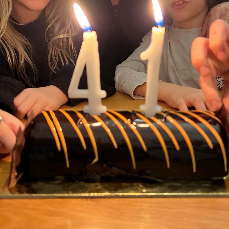 Ρούλα Ρέβη: Γιόρτασε τα 41α γενέθλια του Αποστόλη Τότσικα