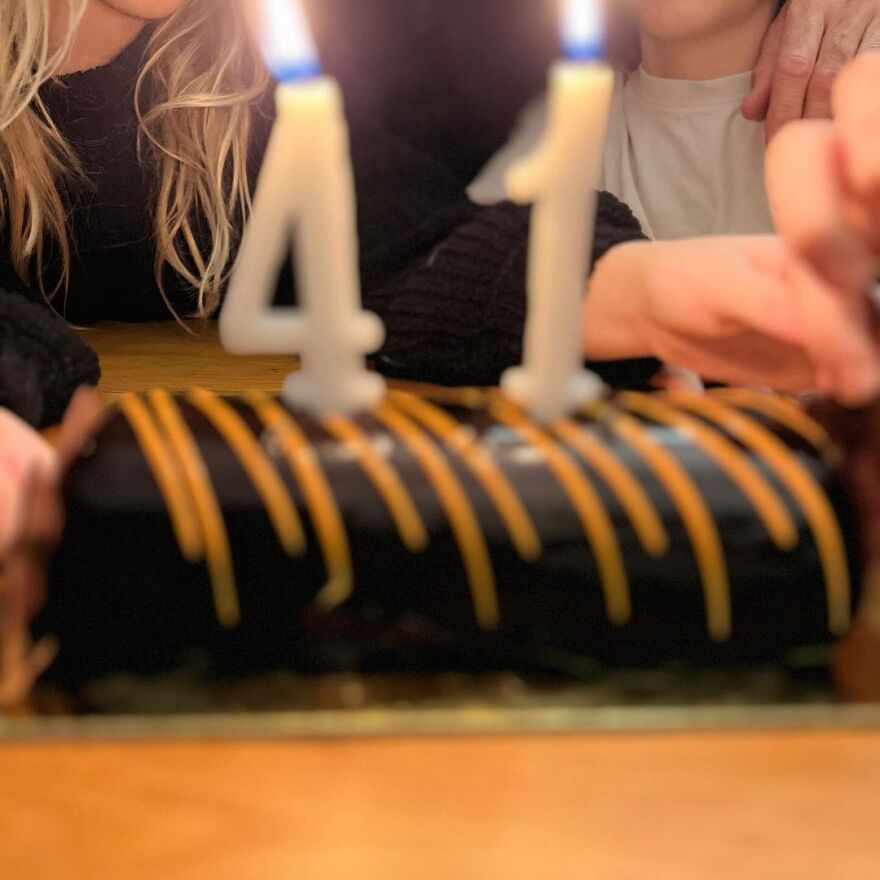 Ρούλα Ρέβη: Γιόρτασε τα 41α γενέθλια του Αποστόλη Τότσικα