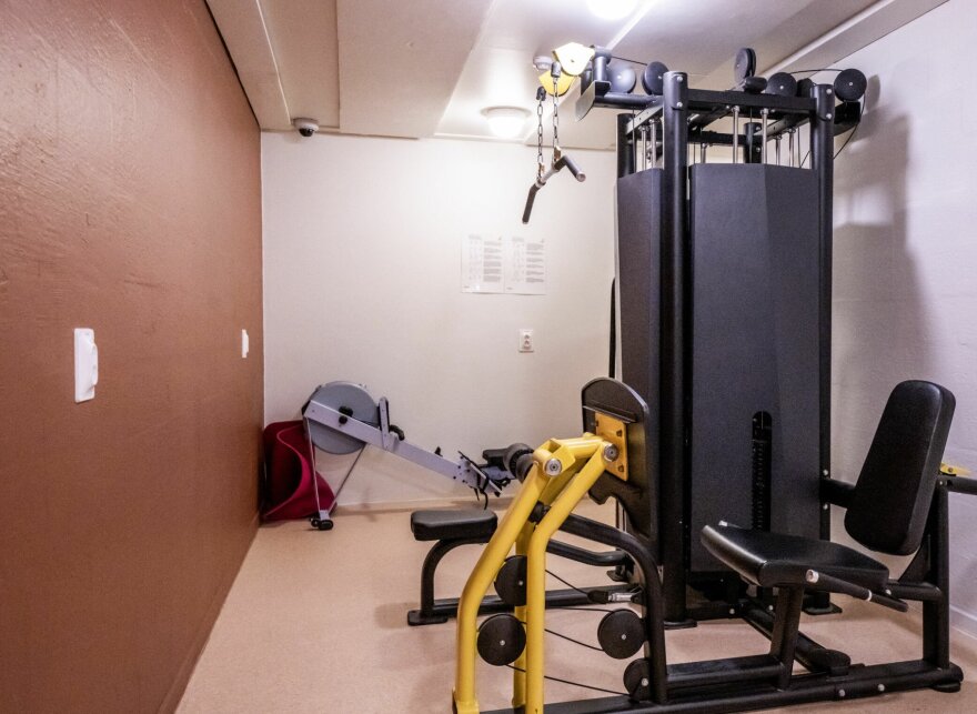 Νορβηγία: O μακελάρης Μπρέιβικ διαμαρτύρεται για τις συνθήκες διαβίωσης στη φυλακή - Tρία δωμάτια, τρεις παπαγάλοι και Xbox