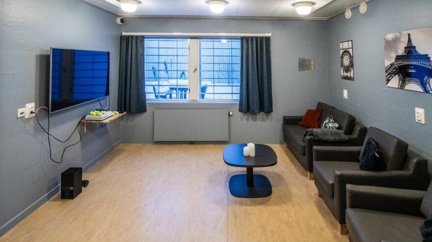 Νορβηγία: O μακελάρης Μπρέιβικ διαμαρτύρεται για τις συνθήκες διαβίωσης στη φυλακή - Tρία δωμάτια, τρεις παπαγάλοι και Xbox