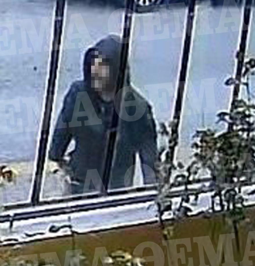 Μέρα μεσημέρι μπαίνουν σε πολυκατοικία στο Περιστέρι για να κλέψουν σωλήνες φυσικού αερίου - Δείτε βίντεο