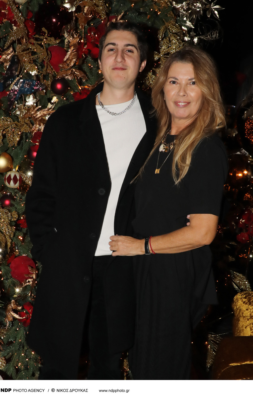 Σοφία Αλιμπέρτη: Σπάνια βραδινή έξοδος με τον γιο της, Good Job Nicky