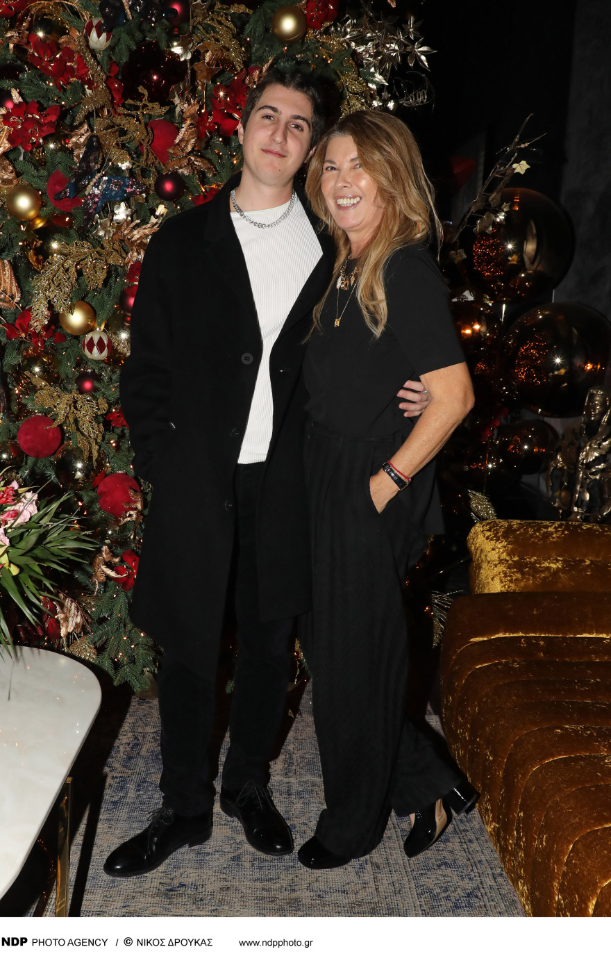 Σοφία Αλιμπέρτη: Σπάνια βραδινή έξοδος με τον γιο της, Good Job Nicky