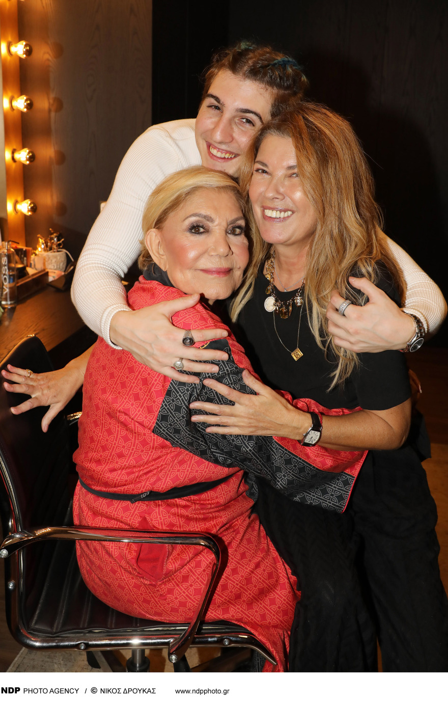 Σοφία Αλιμπέρτη: Σπάνια βραδινή έξοδος με τον γιο της, Good Job Nicky