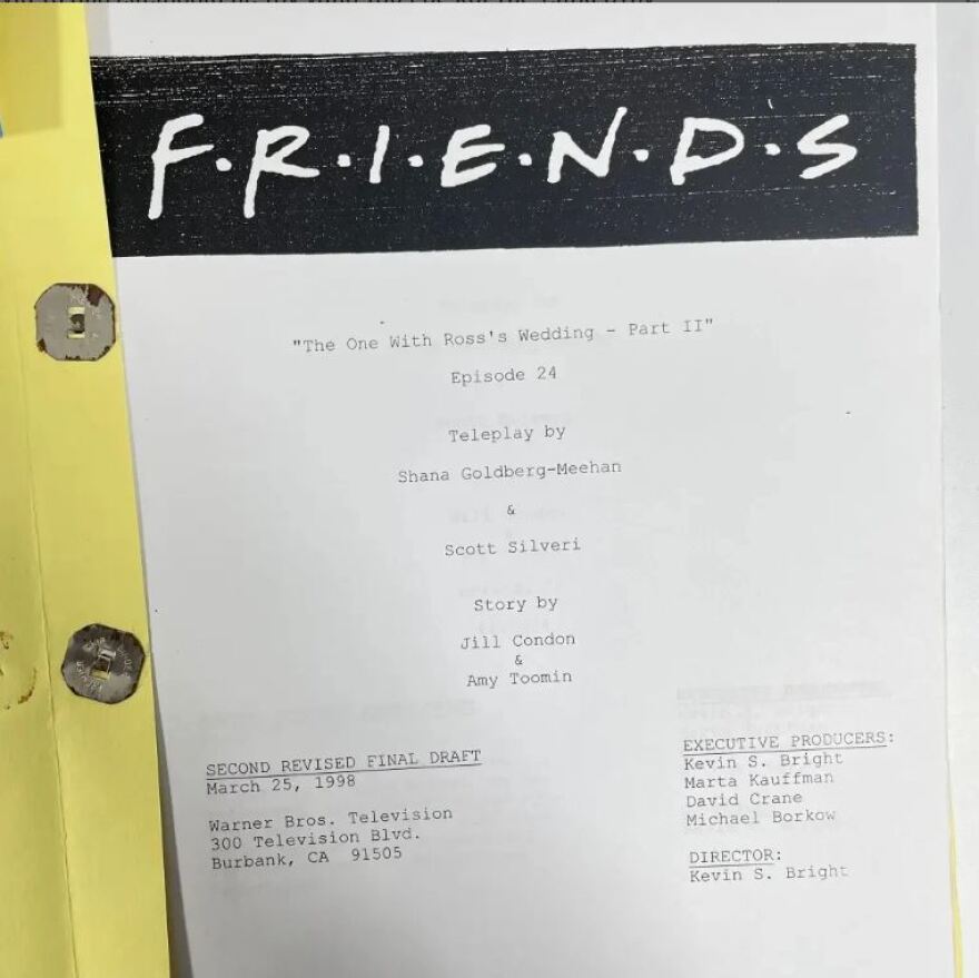 «Τα Φιλαράκια»: Πρωτότυπα σενάρια  βρέθηκαν σε κομοδίνο και βγαίνουν στο «σφυρί