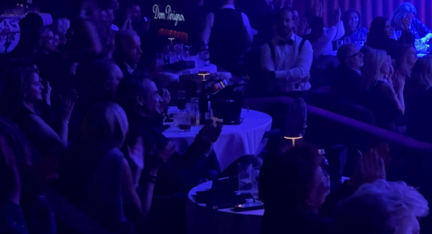 Μπέτυ Μαγγίρα: «Ήταν ρομαντικό ραντεβού, της χάιδευε το χέρι» είπε για την έξοδο Μητσοτάκη-Μαρέβας στη Μαρινέλλα