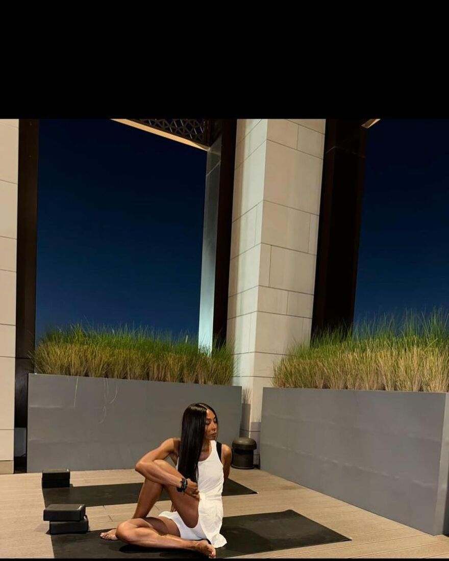 Ναόμι Κάμπελ: Ευλύγιστη στα 53 της - Δείτε φωτογραφίες