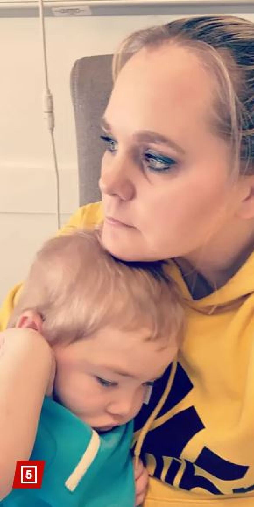 Αμερικανίδα ξύρισε το κεφάλι της κόρης της και υποκρινόταν για χρόνια ότι έχει καρκίνο: «Μου άρεσε η υποστήριξη»