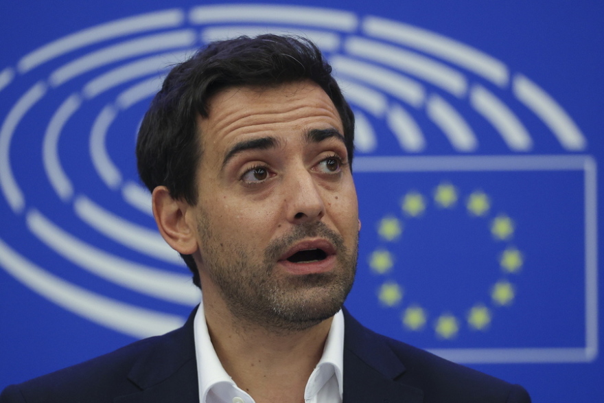 Γαλλία: Νέα κυβέρνηση - Ο Ατάλ διόρισε τον πρώην σύντροφό του υπουργό Εξωτερικών