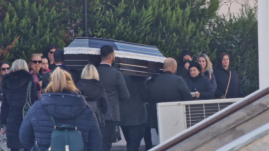 Θλίψη στο τελευταίο αντίο στη Γεωργία - Τραγική φιγούρα η 13χρονη κόρη της