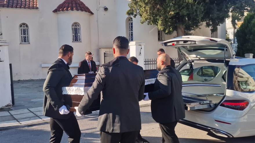 Θλίψη στο τελευταίο αντίο στη Γεωργία - Τραγική φιγούρα η 13χρονη κόρη της