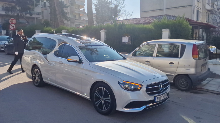 Θλίψη στο τελευταίο αντίο στη Γεωργία - Τραγική φιγούρα η 13χρονη κόρη της