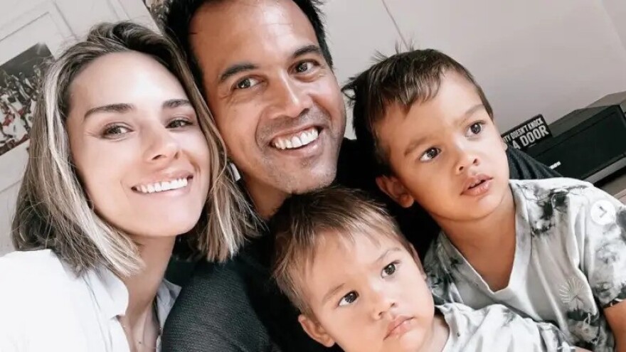 Μαϊάμι Χιτ: «Περίμεναν» τον προπονητή να τελειώσει με το διαζύγιο για να του δώσουν $120 εκατ.