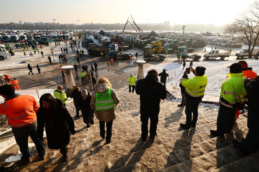 Γερμανία: Συνεχίζονται οι κινητοποιήσεις των αγροτών - Τα κόμματα του κυβερνητικού συνασπισμού τους καλούν σε συνομιλίες
