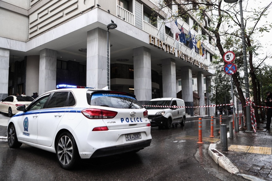 Λήξη συναγερμού για την ύποπτη βαλίτσα στη Μητροπόλεως - Είχε ρούχα μέσα