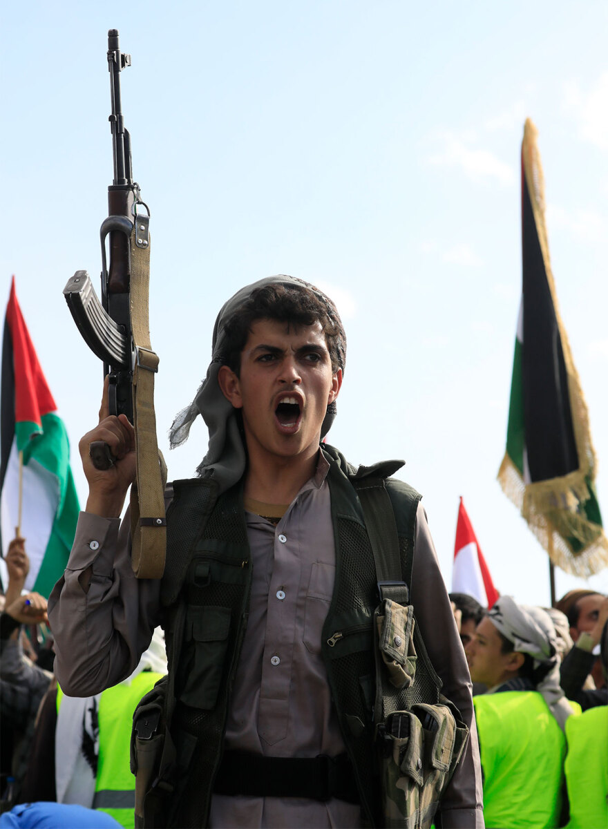 Υεμένη: Ποιοι είναι οι Χούτι που χτυπούν πλοία στην Ερυθρά Θάλασσα και απειλούν το Ισραήλ