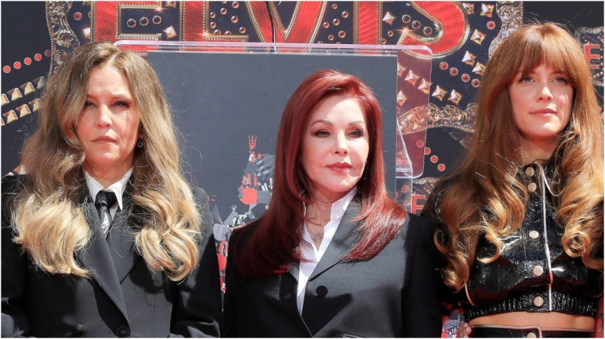 12 διάσημες οικογένειες που έβγαλαν τα οικογενειακά τους στη φόρα και έγιναν πρωτοσέλιδο