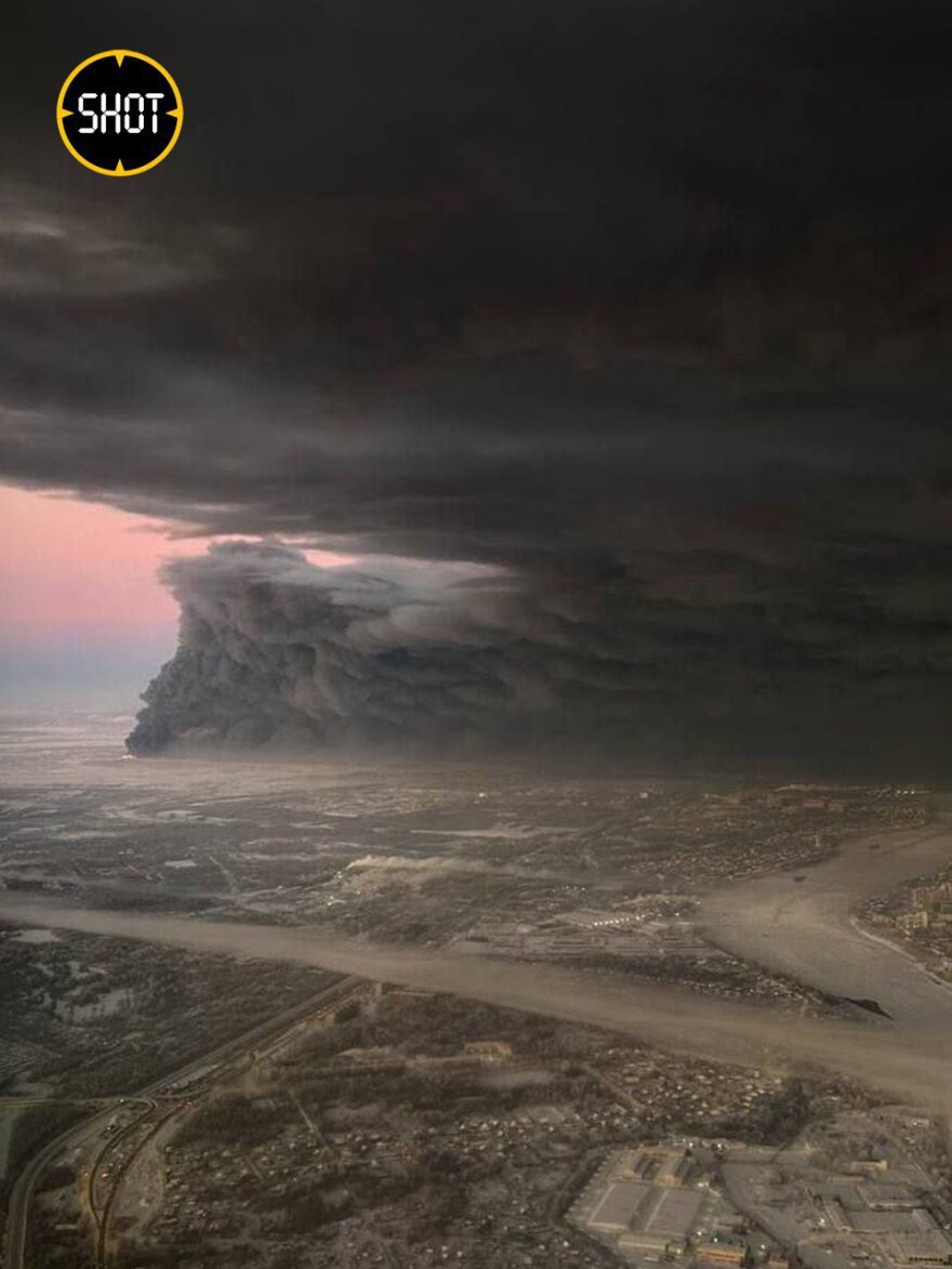 Δείτε βίντεο και φωτογραφίες: Πυρκαγιά έκανε στάχτη αποθήκη 70 στρεμμάτων στην Αγία Πετρούπολη