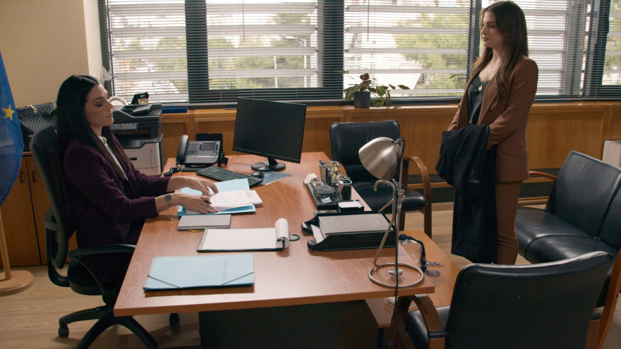 Παγιδευμένοι: Η Αγγελική ανακαλύπτει ότι ο Φαίδωνας έχει πει ψέματα στην κατάθεσή του 