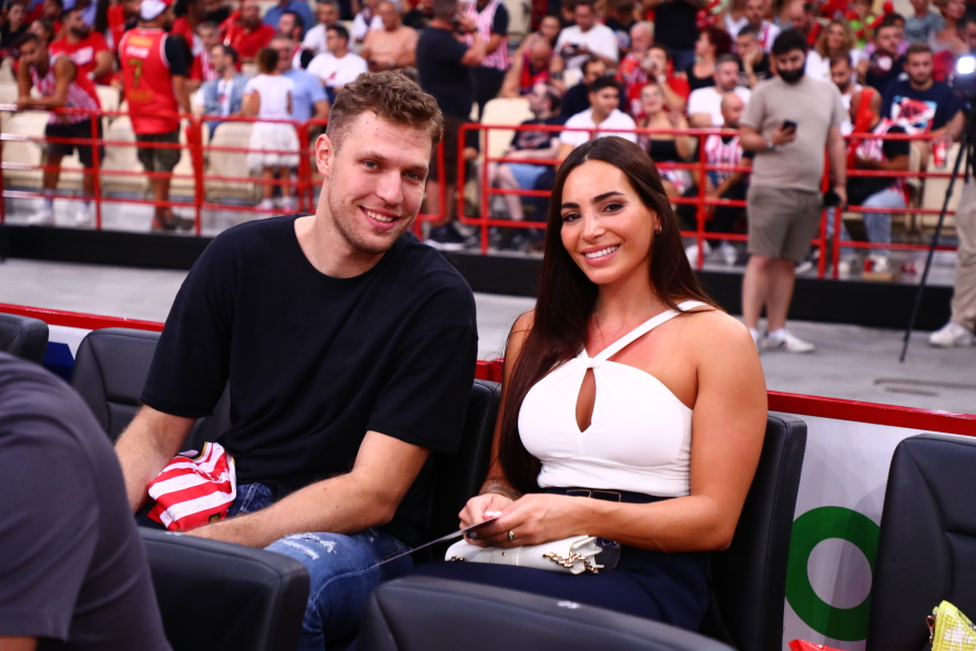 Σάσα Βεζένκοβ: Οι καρδούλες και το μήνυμα στην Νικόλ Ελευθεριάδου που προκρίθηκε στους Ολυμπιακούς Αγώνες - Φωτογραφία 