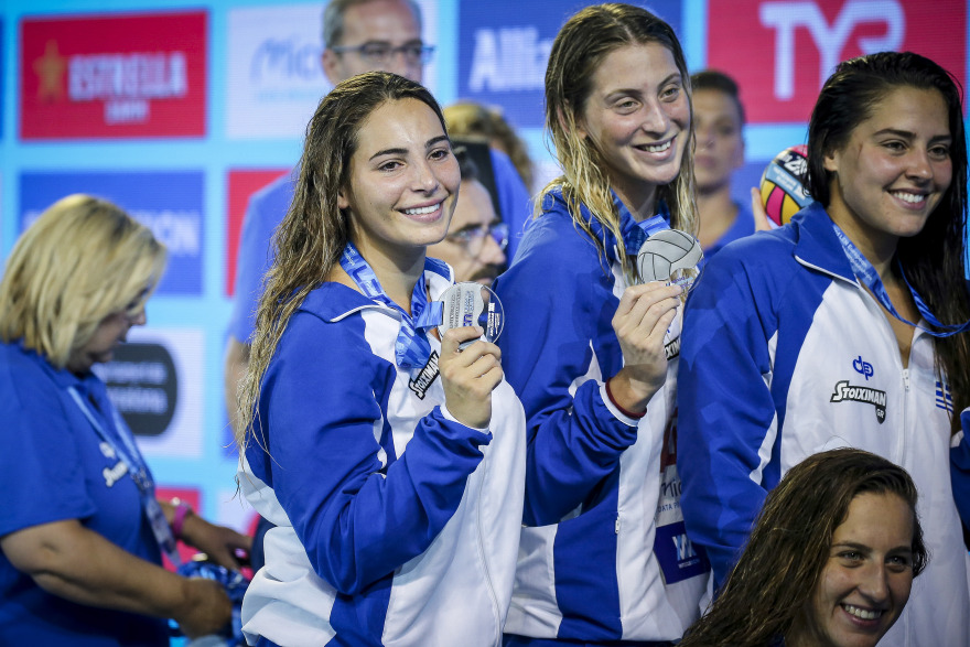 Νικόλ Ελευθεριάδου: Η γεμάτη τίτλους και μετάλλια πορεία της πολίστριας που έστειλε την Ελλάδα στους Ολυμπιακούς - Βίντεο, φωτογραφίες