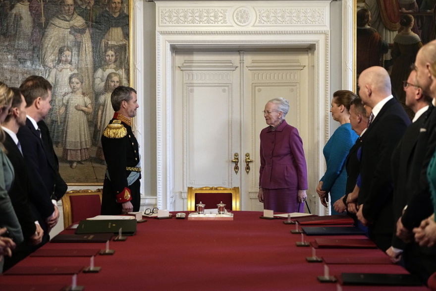 «God save the King»: Τα λόγια της βασίλισσας Μαργαρίτας αφού υπέγραψε την παραίτησή της από τον θρόνο