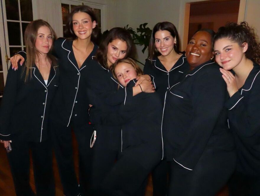 Σελένα Γκόμεζ - Μπένι Μπλάνκο: Διοργάνωσαν πιτζάμα πάρτι για τα γενέθλια της Νίκολα Πελτζ 