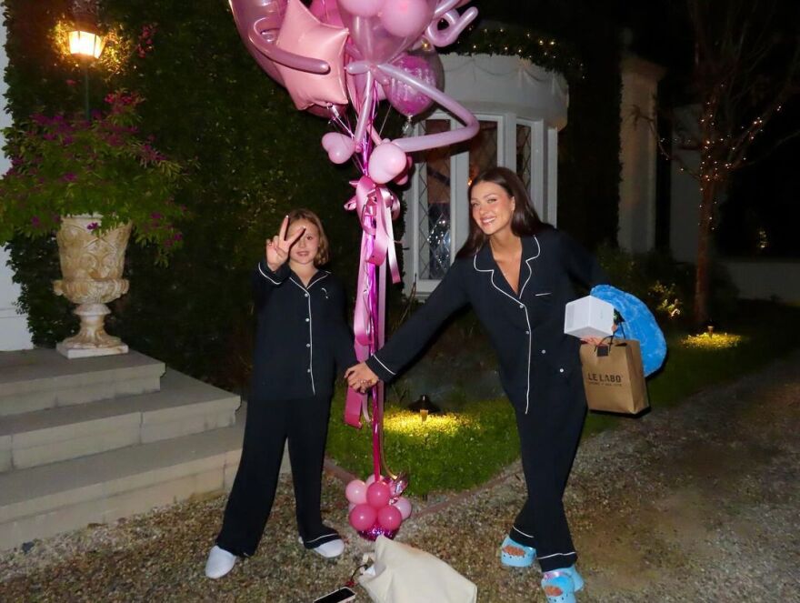 Σελένα Γκόμεζ - Μπένι Μπλάνκο: Διοργάνωσαν πιτζάμα πάρτι για τα γενέθλια της Νίκολα Πελτζ 