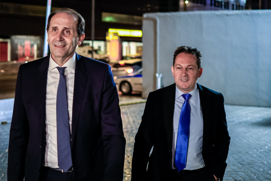 ΝΔ: Φροντιστήριο στους βουλευτές για τα ομόφυλα ζευγάρια - Σκέρτσος: Ανήκουμε στη Δύση, είμαστε καθρέφτης της κοινωνίας