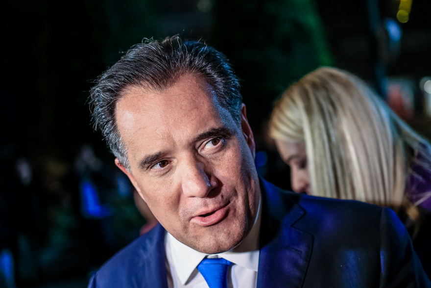 ΝΔ: Φροντιστήριο στους βουλευτές για τα ομόφυλα ζευγάρια - Σκέρτσος: Ανήκουμε στη Δύση, είμαστε καθρέφτης της κοινωνίας