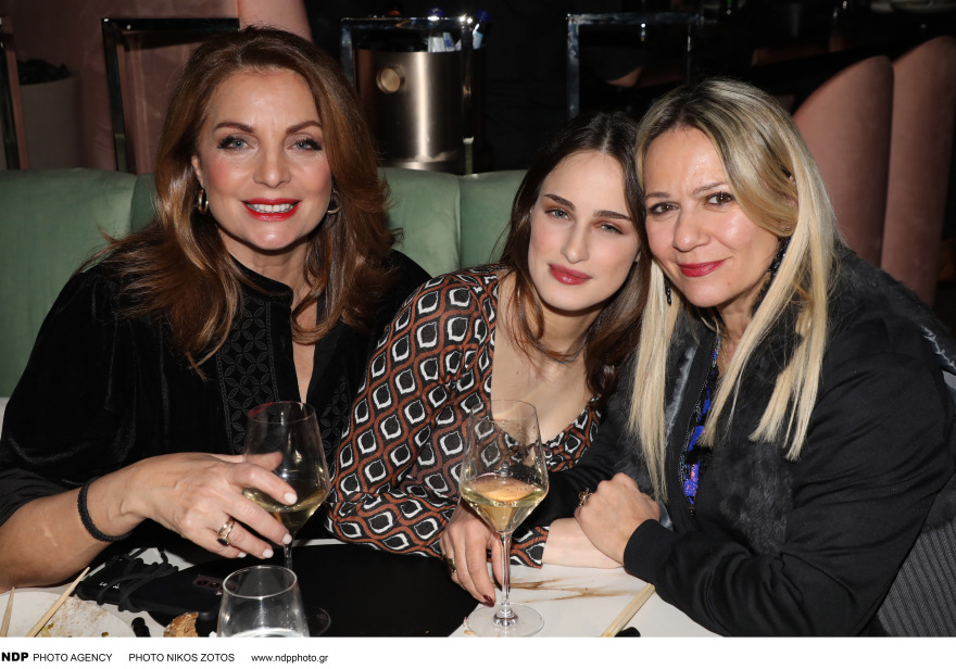 Άντζελα Γκερέκου: Σπάνια βραδινή έξοδος με την κόρη της, Μαρία Βοσκοπούλου